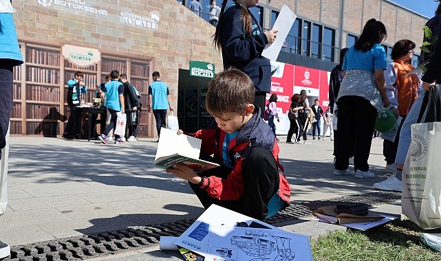 Öğrenciler, Kitap Fuarı’na koşuyor