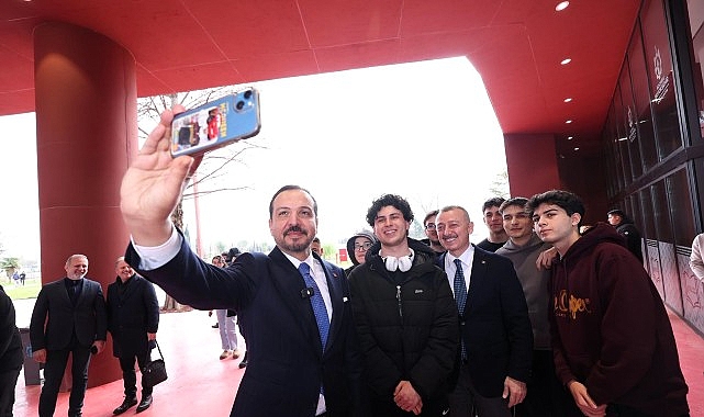 Kürşad Zorlu’dan Alev Alatlı Kütüphanesi’ne övgü