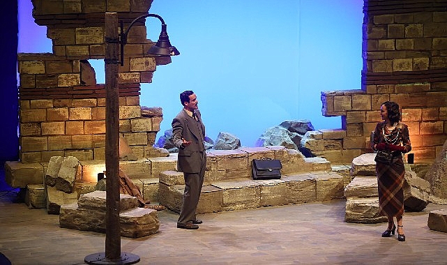 Bakırköy Belediye Tiyatroları’ndan ‘Ay Tedirginliği’ galası