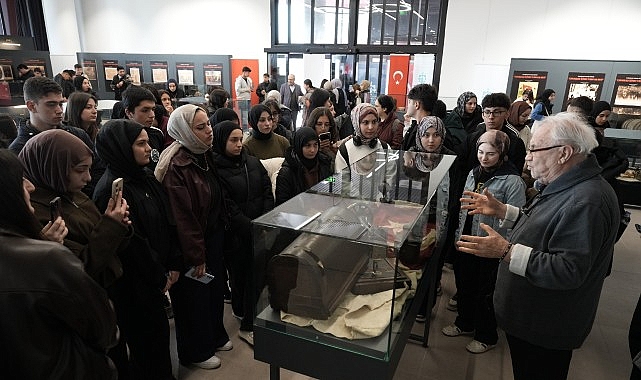 Buram buram tarih kokan sergiye büyük ilgi;  “Çanakkale ruhu” İzmit’te yaşatılıyor