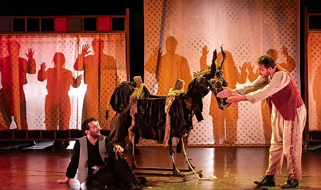 Bakırköy Belediye Tiyatroları’nın “Eşeğin Gölgesi” Oyununa 51. Film-San Vakfı Tiyatro Ödülleri’nden 6 Dalda Adaylık!