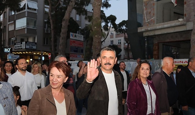 Dikili’de 7’den 70’e dans şöleni: Başkan Kırgöz’den yeni sanat merkezi müjdesi