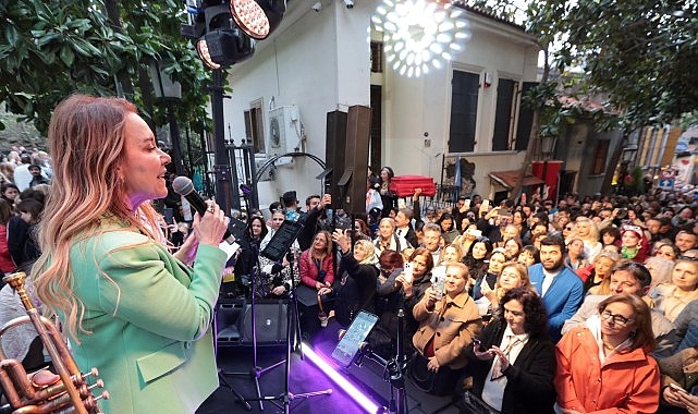 Konak’tan Dario Moreno için unutulmaz şenlik: İzmirliler akın etti