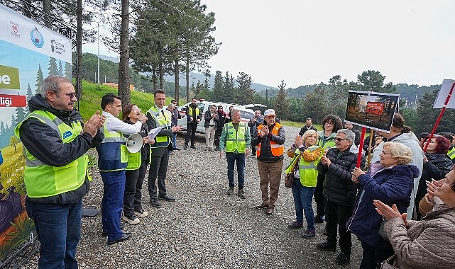 Maltepe’de, belediye-gönüllü iş birliğiyle ormanlık alan çöplerden arındırıldı