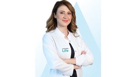 Aynada Gördüğünüz Kırışıklıkların Gerçek Nedeni Yaşlılık Değil!