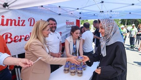 Bakırköy Belediyesi’nden Binlerce Kişiye Aşure İkramı