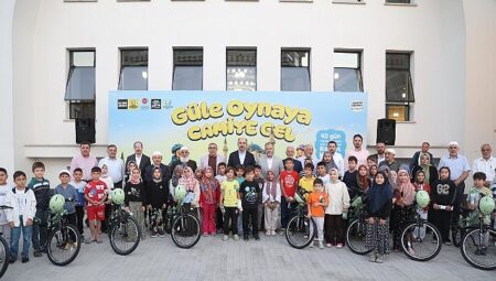 Başkan Altay “Güle Oynaya Camiye Gel” Projesi Kapsamında Çocukların Sabah Namazı Coşkusuna Eşlik Etti