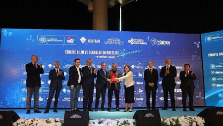 Büyükşehir’in bilim vizyonu ödülle taçlandı