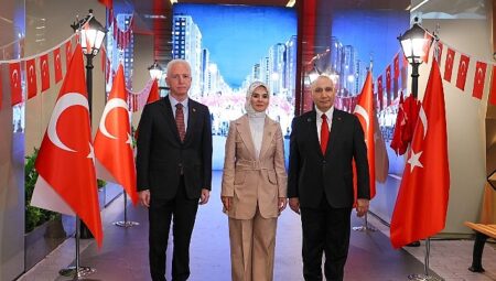 “İrade Bizim, Zafer Bizim” sergisi ziyaretçileriyle buluştu