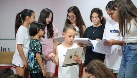 Tiyatronun yeni yetenekleri Karşıyaka’da yetişiyor