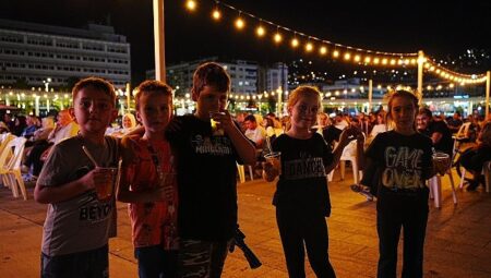 Türküler yankılandı, Yeşil Çam perdeye taşındı