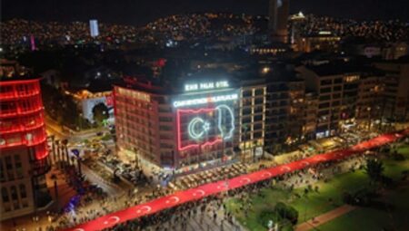9 Eylül coşkusu fener alayıyla son buldu