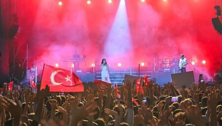 İEF’de 9 Eylül coşkusu