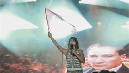 İEF’de müzik ve mizah bir arada