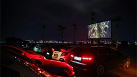 İnciraltı’nda arabada sinema keyfi
