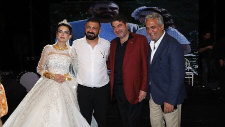 Yıllardır ortalarda yoktular! Popstar Selçuk ve Hakan Taşıyan yıllar sonra aynı düğünde ortaya çıktı