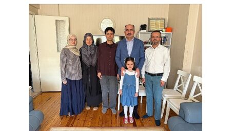 Başkan Altay, “Umre Ödüllü Siyer Yarışması” ile Umreye Giden Yarış Ailesini Ziyaret Etti