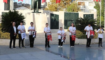 Efes Selçuk’ta Engel Tanımayan Gençlerden Cumhuriyet Coşkusu
