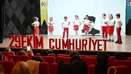 Final Okulları Kemer Şubesi’nde 29 Ekim Cumhuriyet Bayramı Coşkusu
