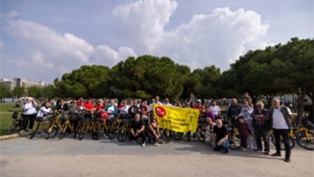 İzmir’de Cumhuriyet coşkusu engelleri aştı