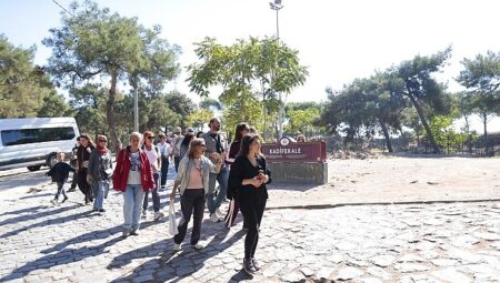 İzmirliler, Kültürel Miras Gezileriyle Konak’ı keşfediyor