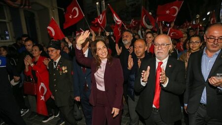 Karşıyaka Cumhuriyet aşkıyla tek yürek!