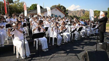 Kemer Belediyesi Cumhuriyet Orkestrası’ndan Çıralı’da konser